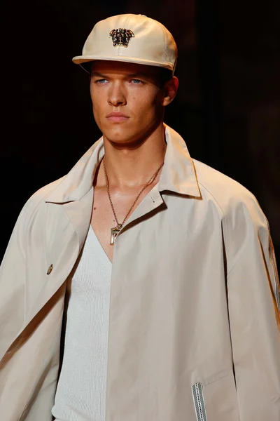 Look 30